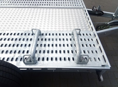 11-Tohaco-cartrailer-perforated-floor-wheelchock